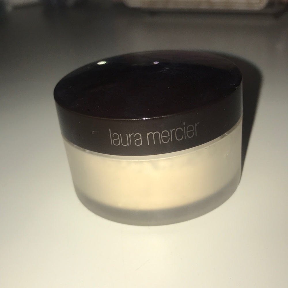 Laura mercier powder